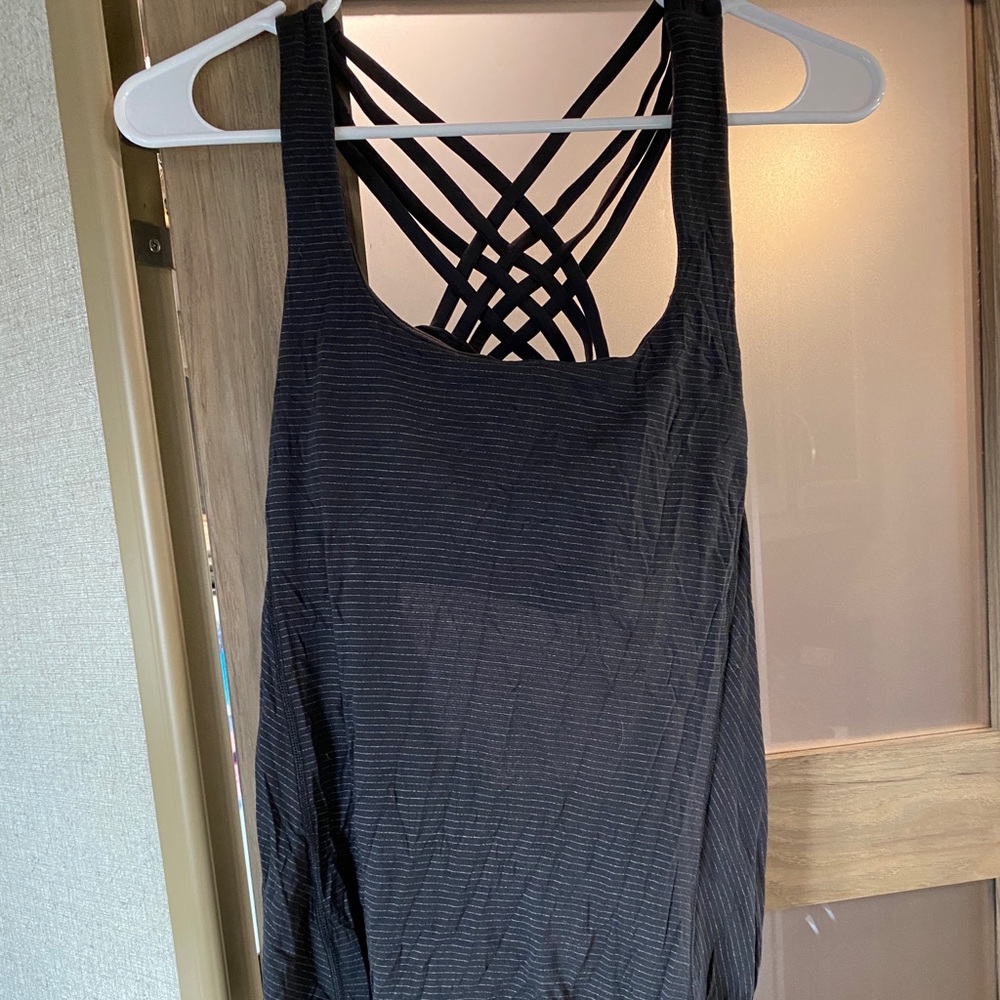 Lululemon exposed bra workout top